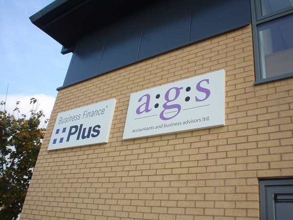 Box tray signs, tray signs, building signs, fascia signs, unit signs, retail signs